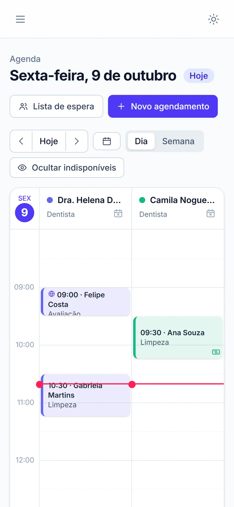A mesma agenda no celular, com a data em destaque e os atendimentos do dia.