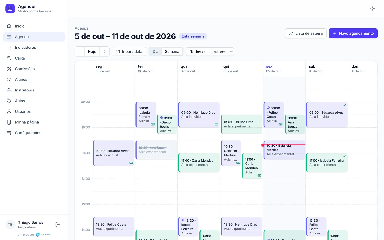 Agenda da semana do estúdio, com as aulas de cada instrutor.